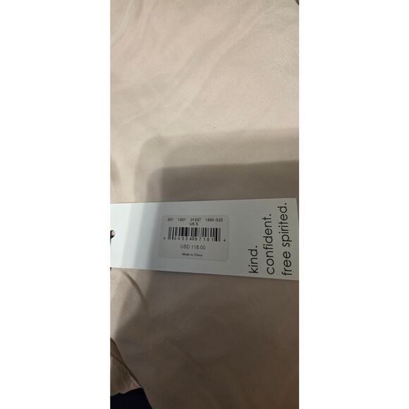 Unsubscribed 100% Silk Button-down sleeveless top - Picture 4 of 4